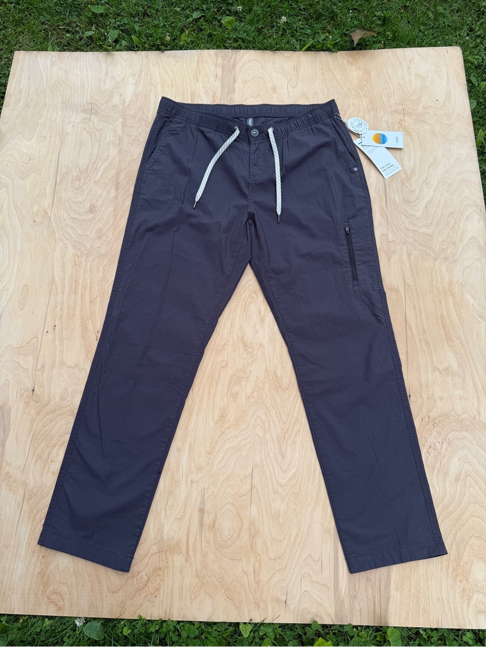 Vuori Women’s Drawstring Ripstop Pants NWT